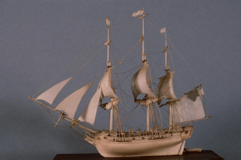 Maquette de bateau (coque développée), socle_1