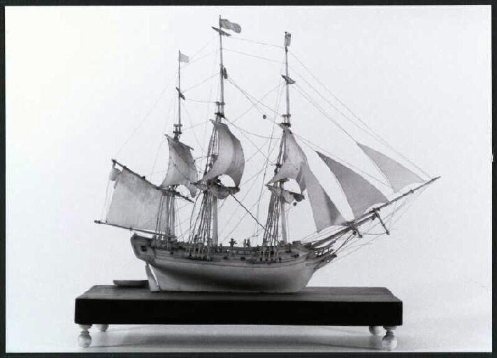 Maquette de bateau (coque développée), socle_2