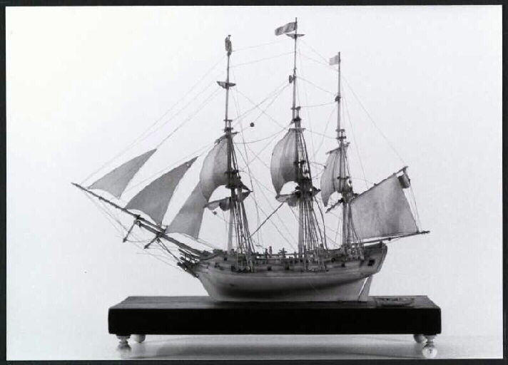 Maquette de bateau (coque développée), socle_5