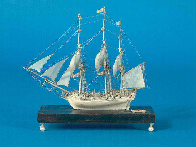 Maquette de bateau (coque développée), socle_0
