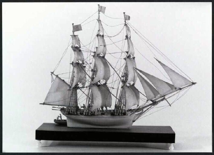 Maquette de bateau (coque développée), socle_3