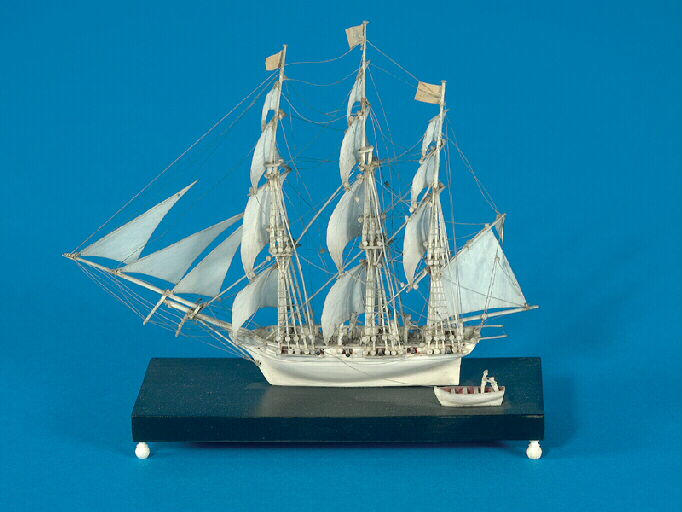 Maquette de bateau (coque développée), socle_0