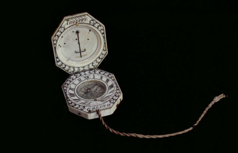 Cadran solaire (diptyque, octogonal)_0