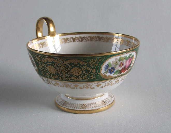 Tasse à thé (?), tasse à lait (?), service de table (élément)_0