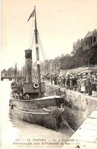 Le Tréport. Le Duquesne. Embarquement pour la promenade en mer_0