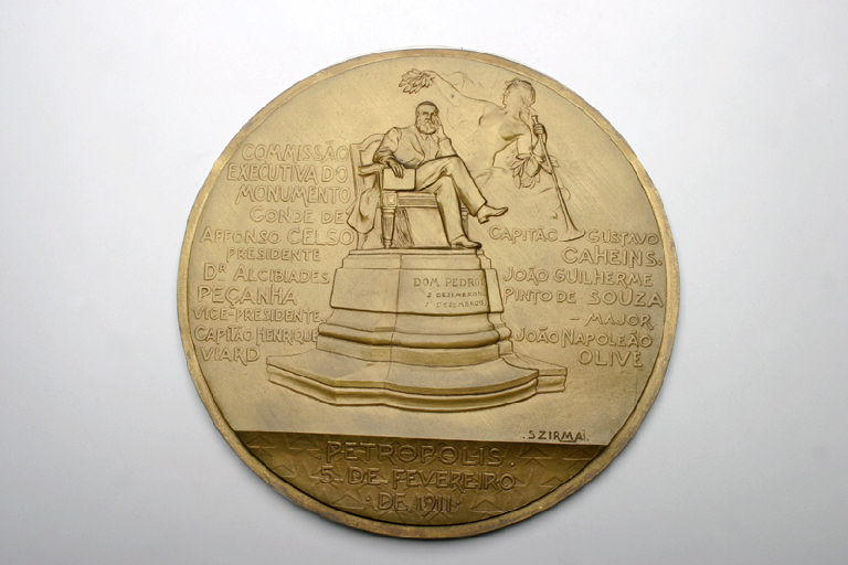 Médaillon commémoratif : monument à la mémoire de don Pedro II à Petropolis_0