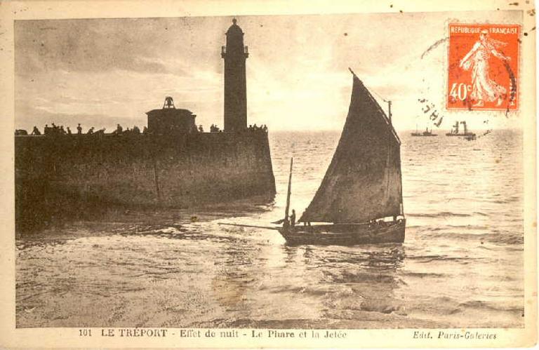 Le Tréport. Effet de nuit. Le phare et la jetée_0