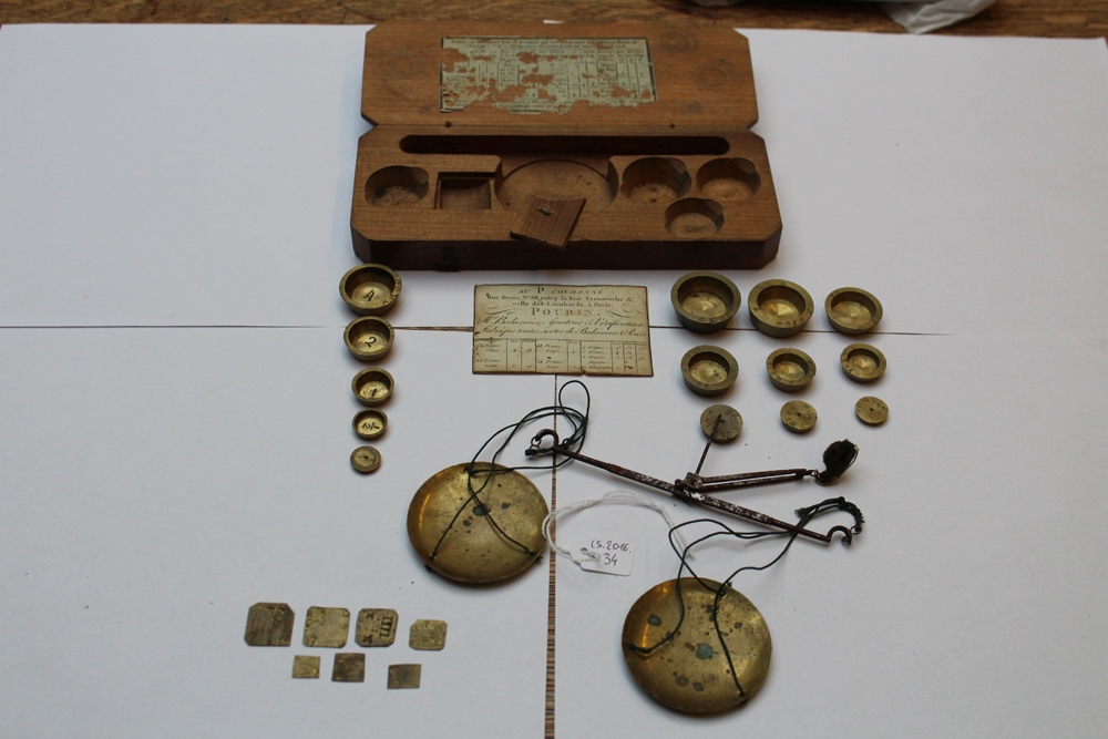 Boîte, balance, poids monétaire_3