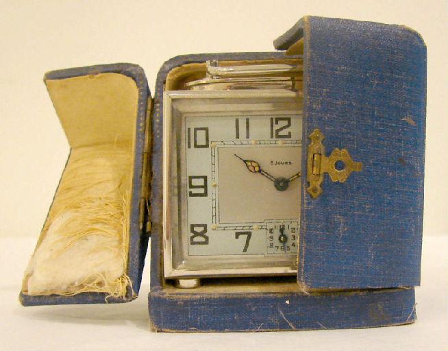 Pendulette de voyage (à mouvement mécanique), étui_1