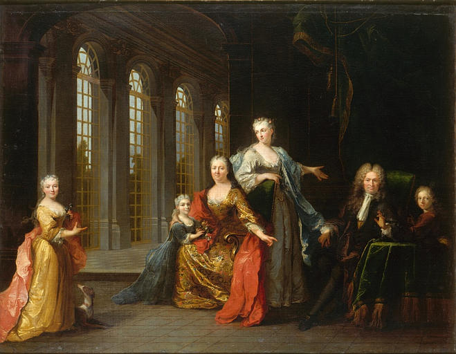 Portrait de famille dans un salon_0