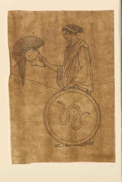 Femme tenant un casque et un bouclier_0