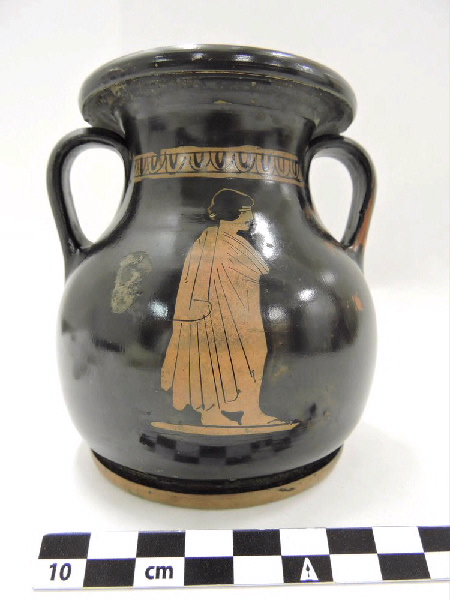 Pélikè à scène de libation ; Péliké à scène de gynécée (Titre de la notice de Catherine Lesseur, 2005-2006) ; Scène d'intérieur, femme avec le panier à laine (Titre de la notice de Catherine Lesseur, 2005-2006)_3