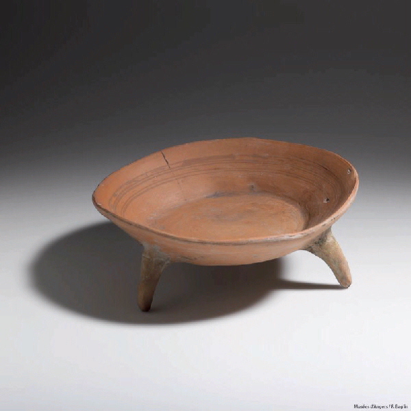 Coupe tripode aztèque, type noir sur orange tardif_0