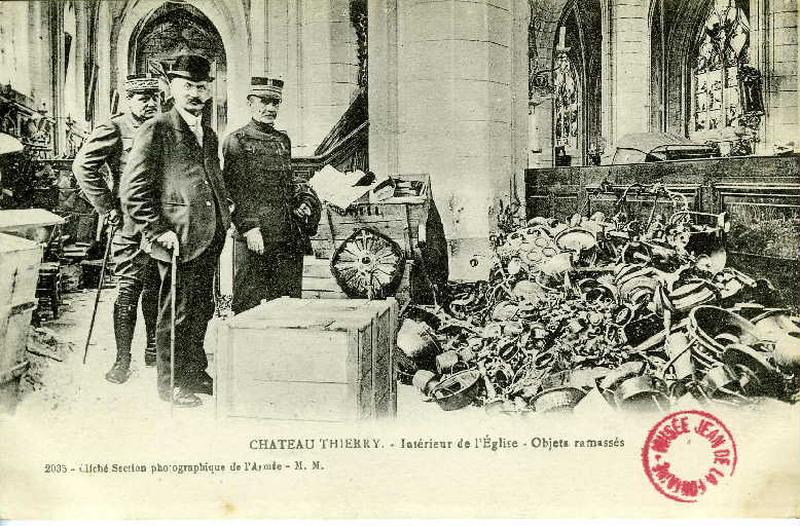 Château-Thierry - Intérieur de l'Eglise - Objets ramassés_0