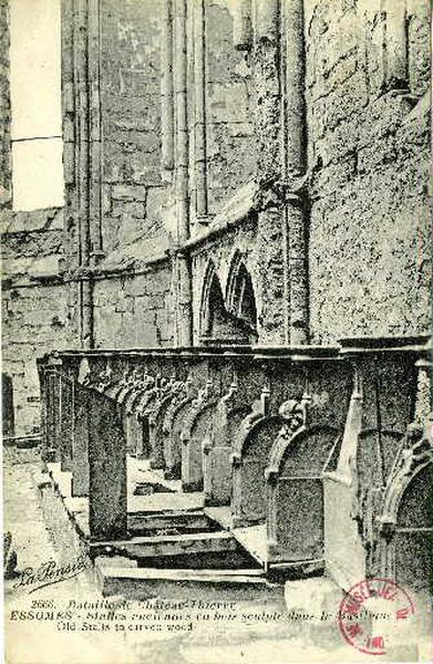 Essômes - Stalles anciennes en bois sculpté dans la Basilique_0