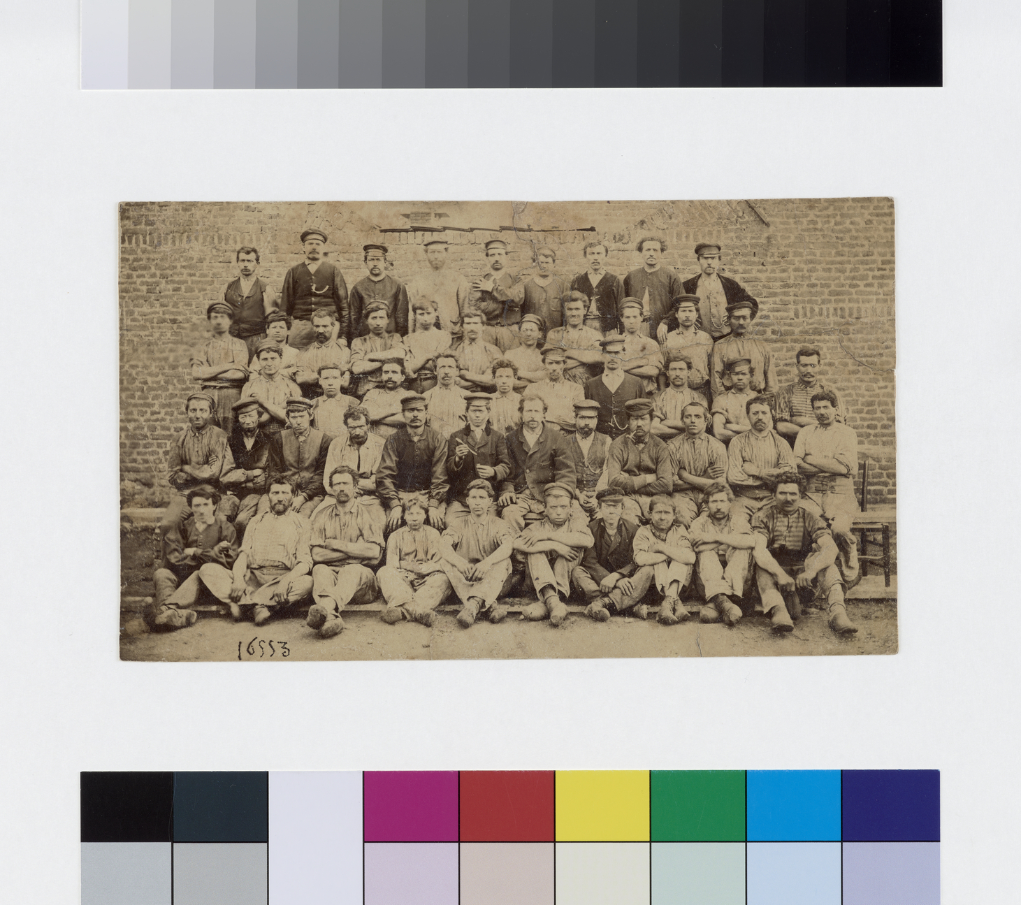 Le personnel de l'atelier de fonderie de l'usine Godin de Guise_0