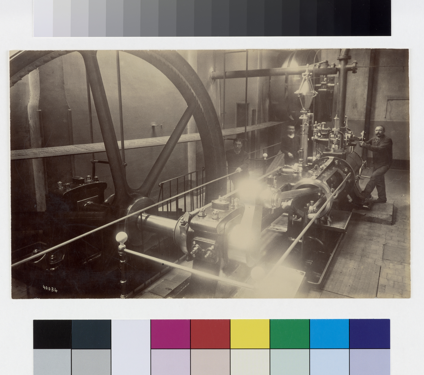 Machine des ateliers de polissage et des modèles de l'usine Godin de Guise_0