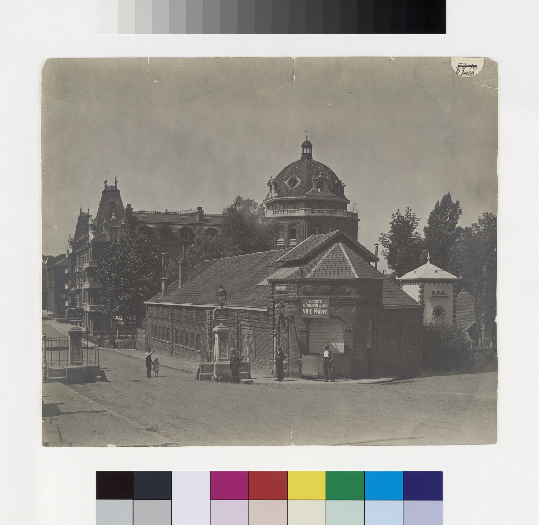 La buanderie et la piscine du Familistère de Guise_0