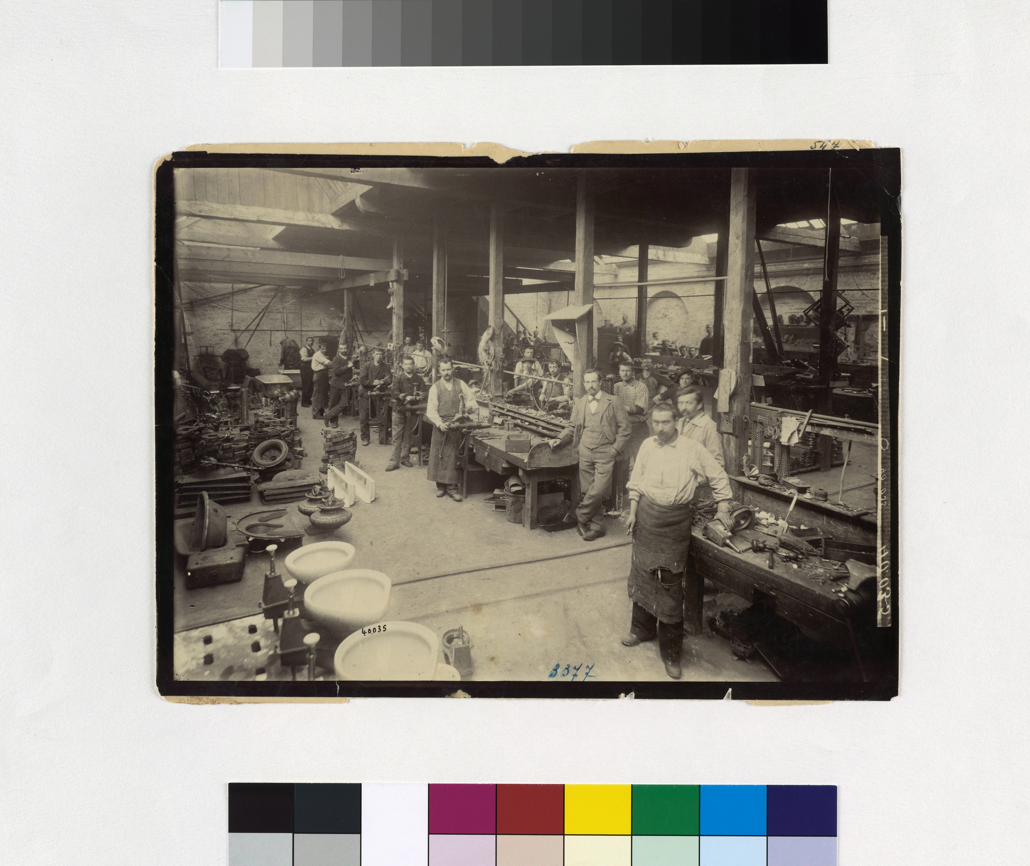 Les ajusteurs de l'atelier de quincaillerie de l'usine du Familistère de Guise_0