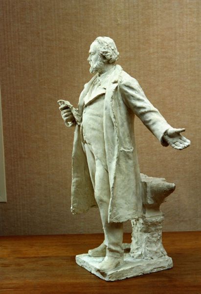 Modèle de la statue de Jean-Baptiste-André Godin érigée sur la place du Familistère de Guise en 1922 ; Portrait de Jean-Baptiste-André Godin_1
