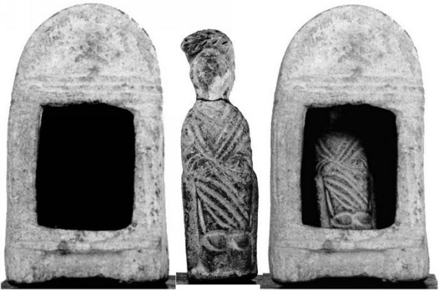 Déesse dans son temple_0