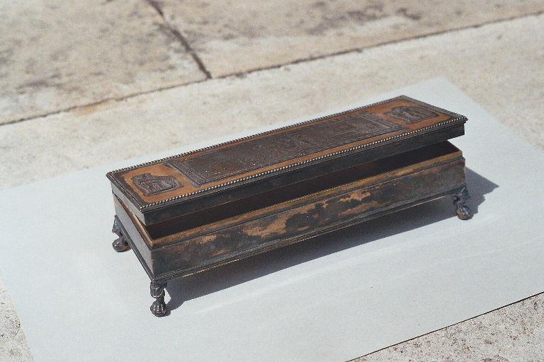 Coffret orné de bas-reliefs mythologiques_0