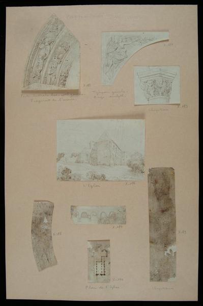 Ecoinçon de portail provenant de Berteaucourt-les-Dames ; Berteaucourt les Dames : Tympan gauche - Ange sculpté (autre titre)_1