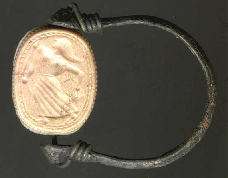 Ménade, prêtresse du culte de Bacchus, dansant_0