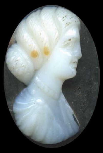 Portrait de femme en buste_0