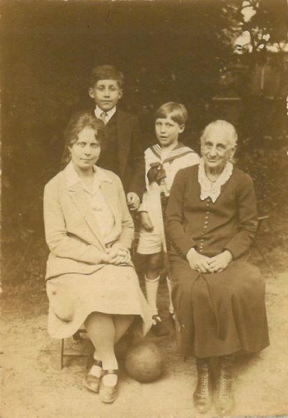 Suzanne Rouxel-Michel, Pierre Michel, Charles-Henri Michel, Mathilde Dehaussy, Paul Michel, 1930 vers