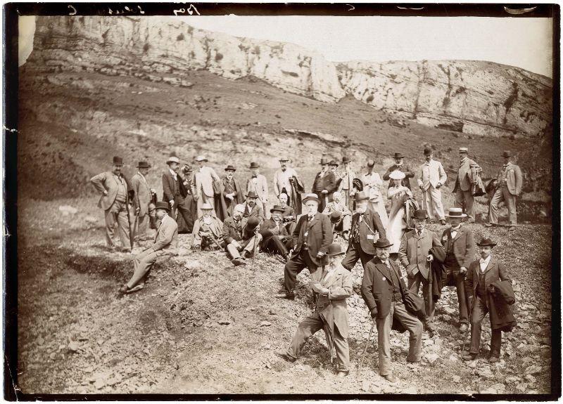 Congrès archéologique de Mâcon en 1899, excursion à la roche de Solutré le 17 juin_0
