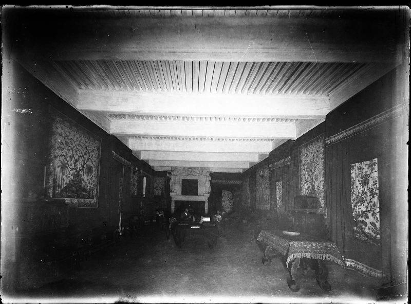 Le salon du château d'Allemagne et sa cheminée en gypserie_0