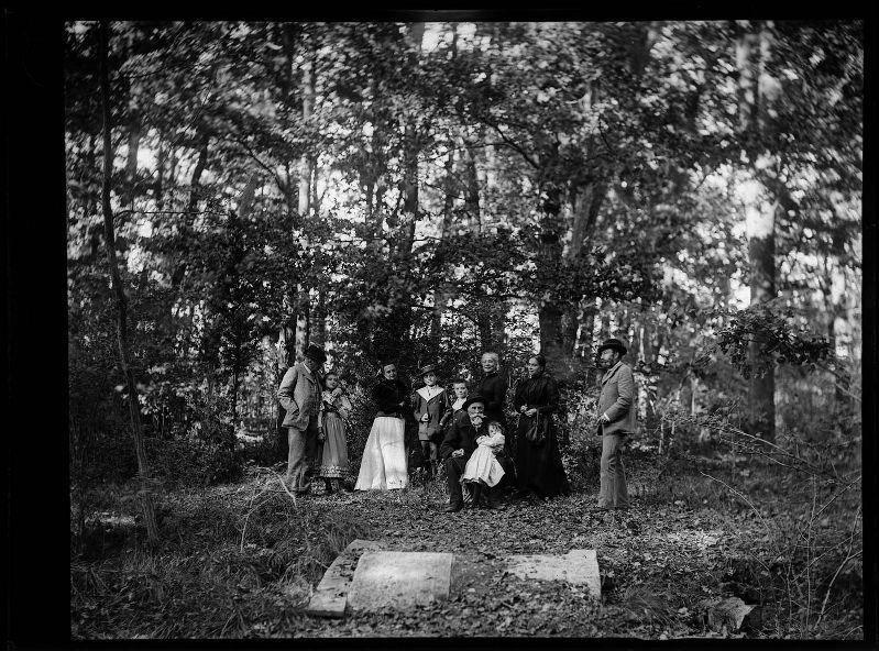 Groupe dans le parc du château du Jonquier_0