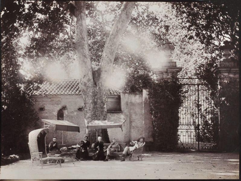 Françoise de Ripert de Barret et sa famille au château du Jonquier_0