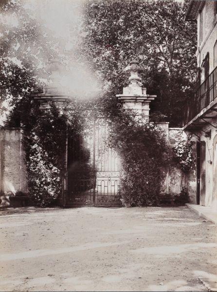 Portail du château du Jonquier à Mazan_0