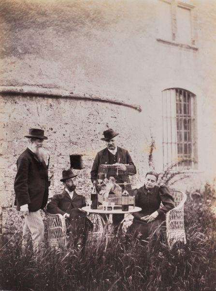 L'heure de l'apéritif au pied du château d'Allemagne_0