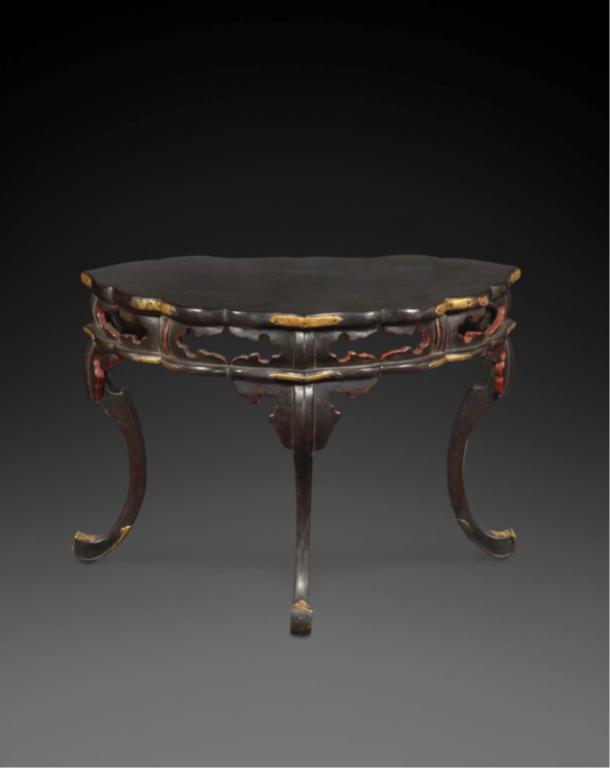 Table, autel_0
