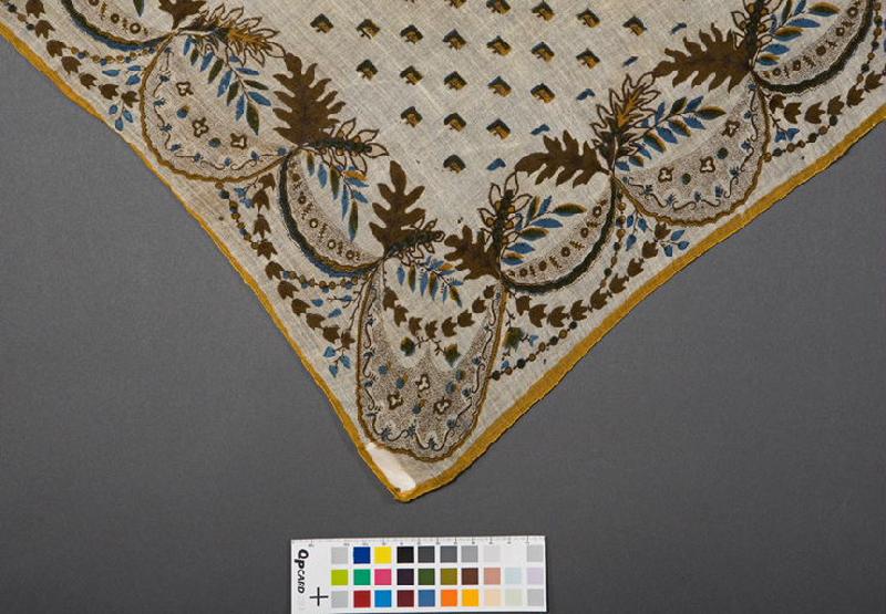 Mouchoir de tête (élément d'ensemble), costume_1