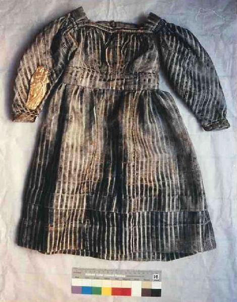 Robe (enfant), amulette_0