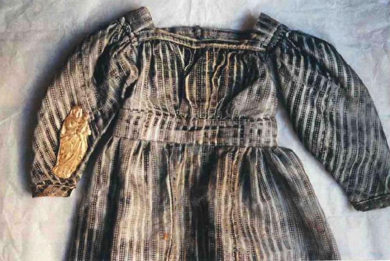 Robe (enfant), amulette_1