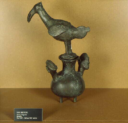 Vase rituel, couvercle (zoomorphe)_0