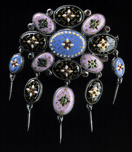 Broche à pampilles_0