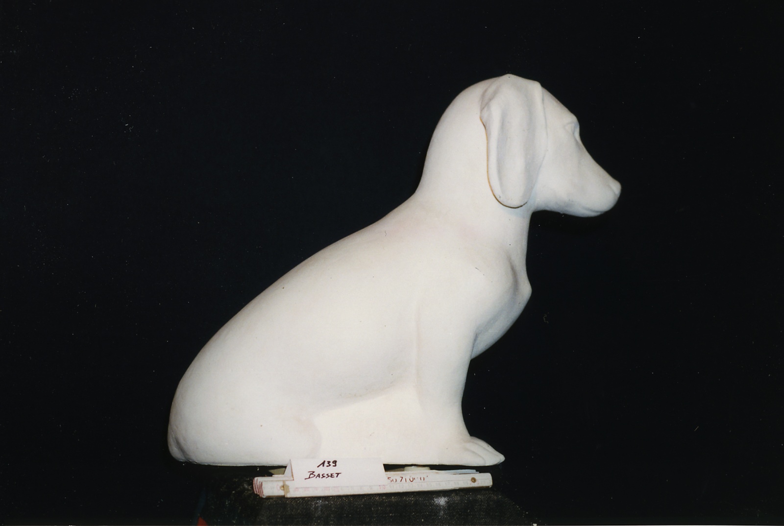 Basset assis, Marguerite Peltzer, 1985