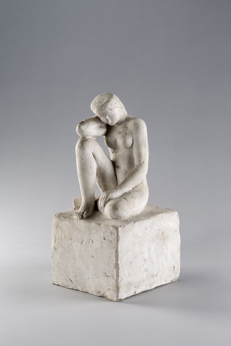 Pensive assise, Marguerite Peltzer