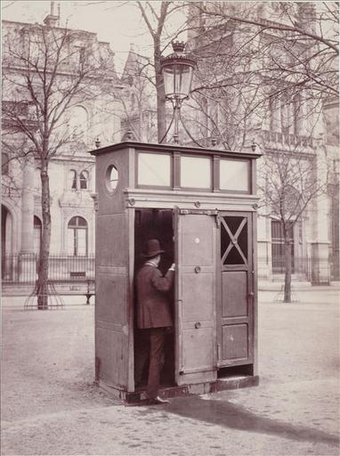 Nº9 - Urinoir en ardoise à deux stalles (place Saint-Germain-l'Auxerrois), (1er arrondissement, Paris)_0