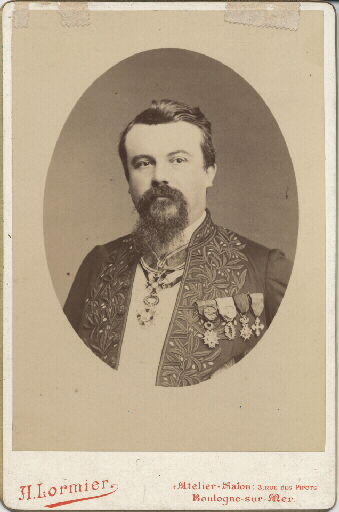 Portrait d'archéologue. Portrait en buste d'Ernest Hamy (1842-1908)_0