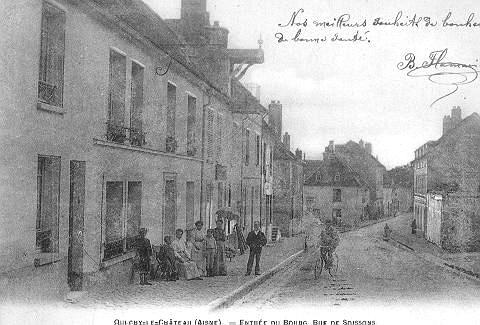 OULCHY-LE-CHATEAU (AISNE) = ENTREE DU BOURG. RUE DE SOISSONS_0