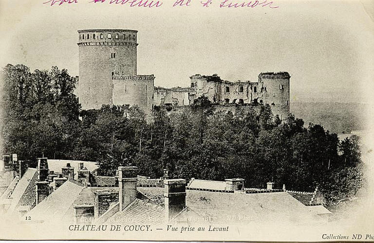 12 CHATEAU DE COUCY - VUE PRISE AU LEVANT_0