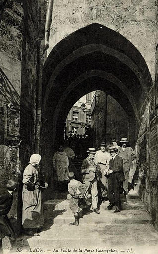 55 LAON - LA VOÛTE DE LA PORTE CHENIZELLES_0