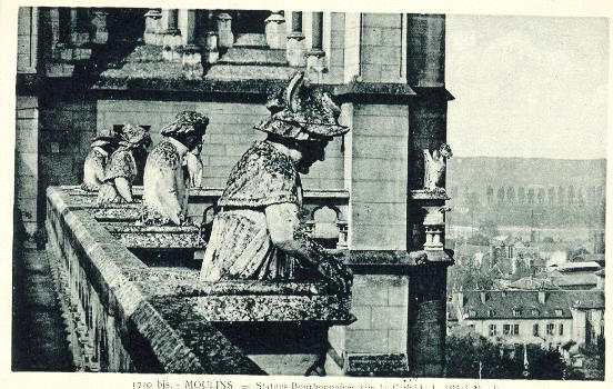 MOULINS - STATUES BOURBONNAISES SUR LA CATHEDRALE (COTE NORD)_0